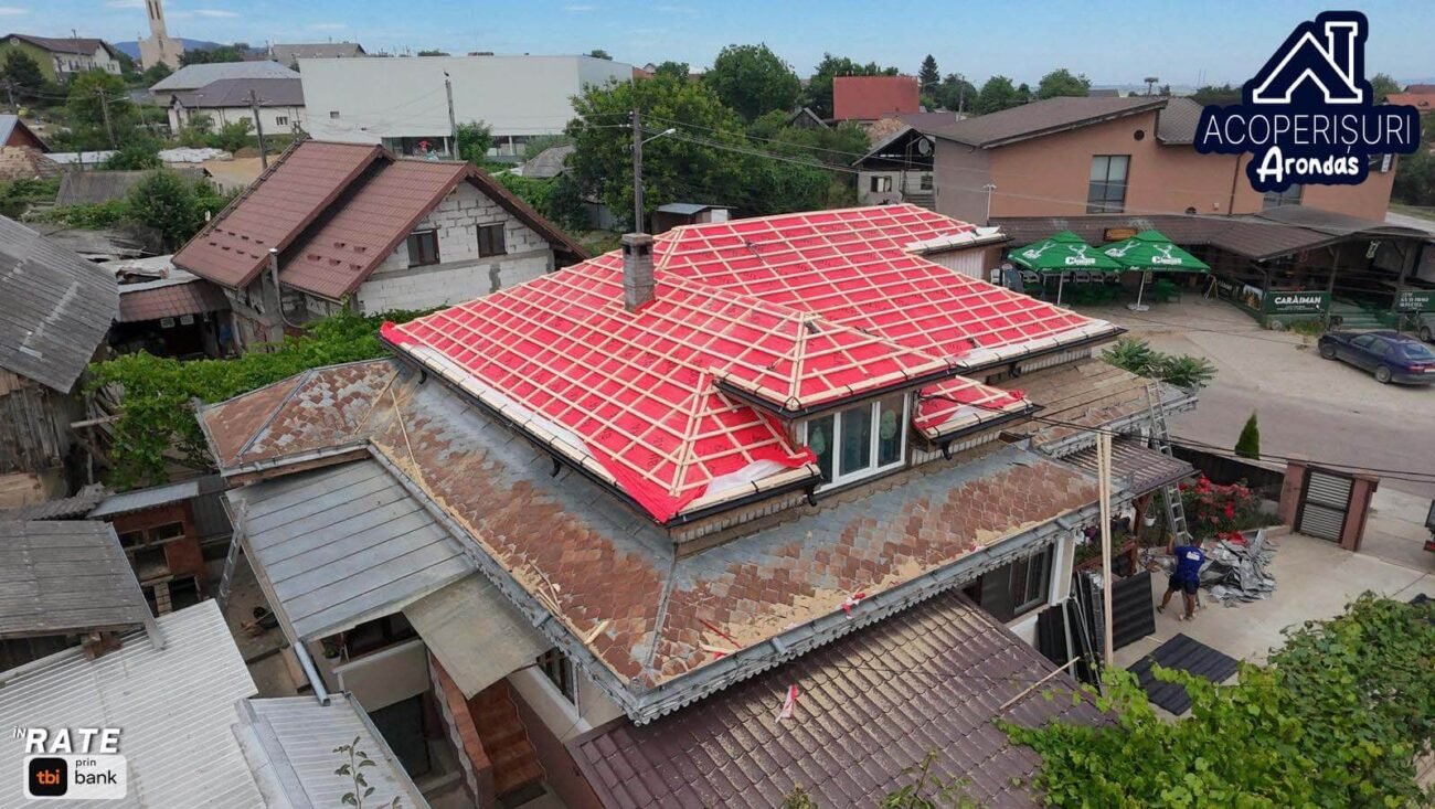 O lucrare spectaculoasă este în plină desfășurare... Dar cu ce model o vom înveli?🏗️👀 acoperis arondas bilka (8)