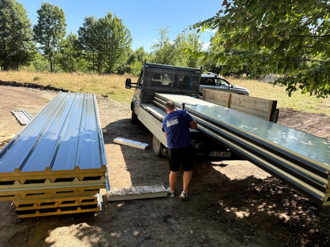 🚚 Panouri sandwich, livrate direct la lucrare! panouri sandwich acoperis moinesti 00004