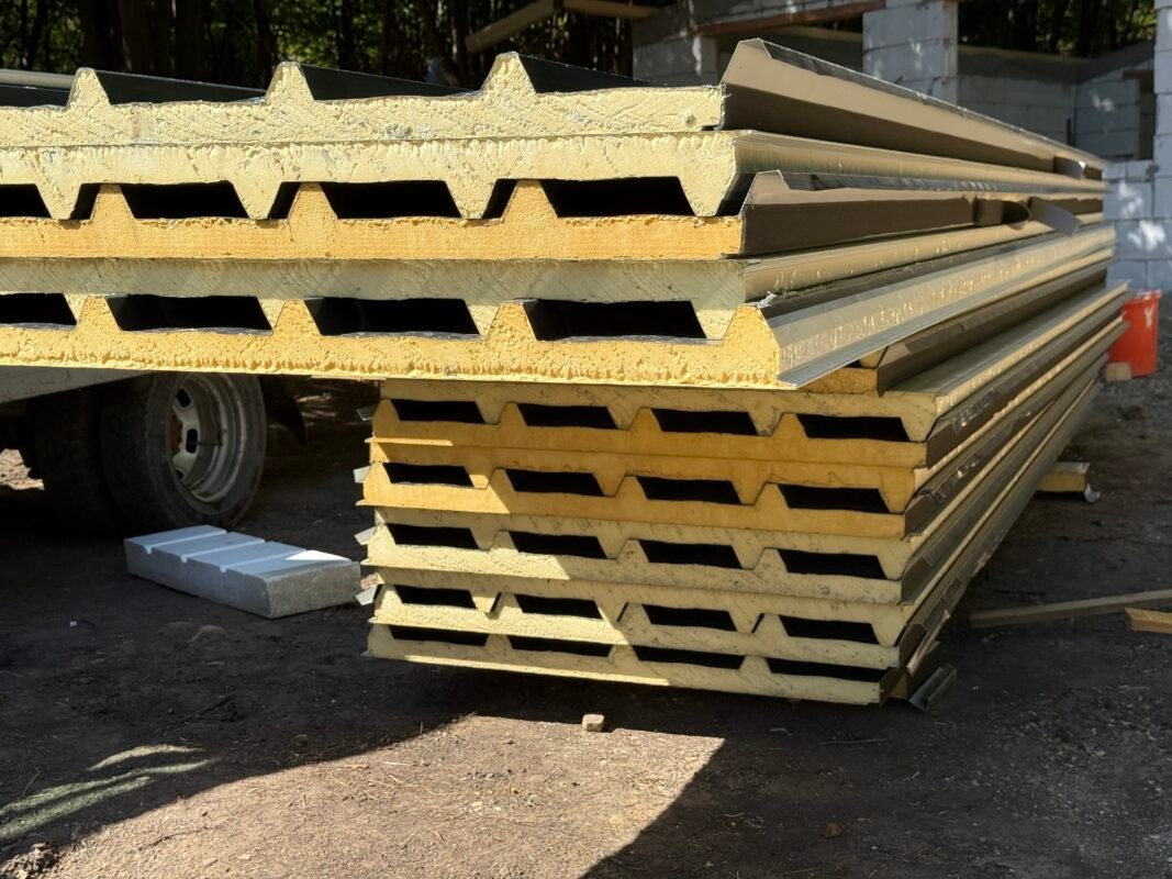 🚚 Panouri sandwich, livrate direct la lucrare! panouri sandwich acoperis moinesti 00005